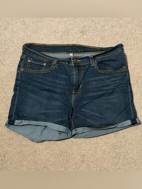 Levi’s Classic Dark Wash Denim Cuffed Women’s Shorts - Size 31 (10/12 Women)